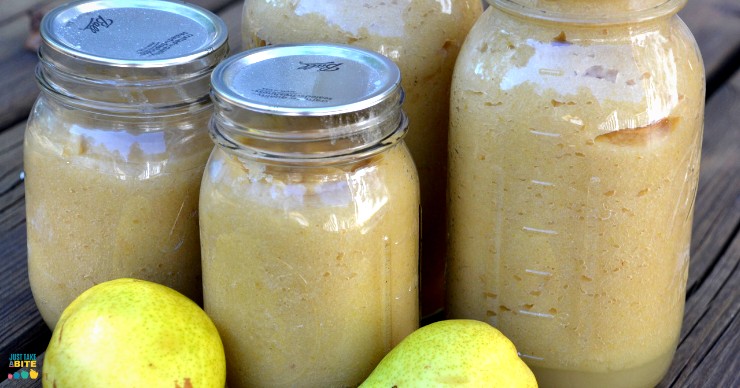 An easy solution for preserving pears without spending hours in the kitchen - how to make and can pear sauce. A great no-sugar-added alternative to applesauce. #canning #realfood #healthykids #pearsauce