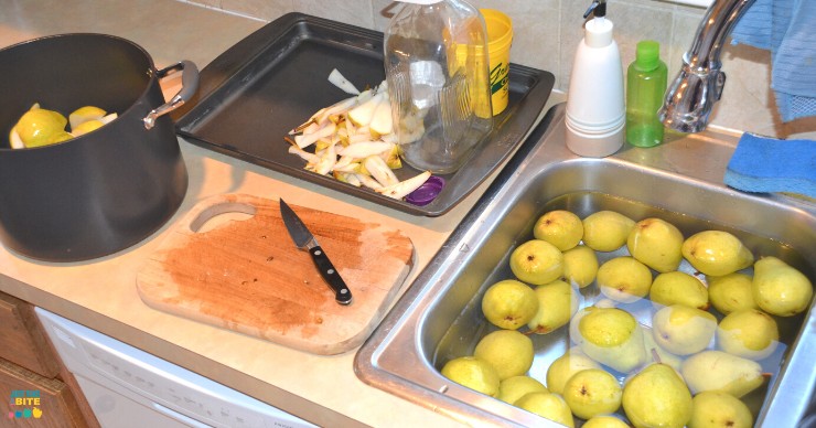 An easy solution for preserving pears without spending hours in the kitchen - how to make and can pear sauce. A great no-sugar-added alternative to applesauce. #canning #realfood #healthykids #pearsauce