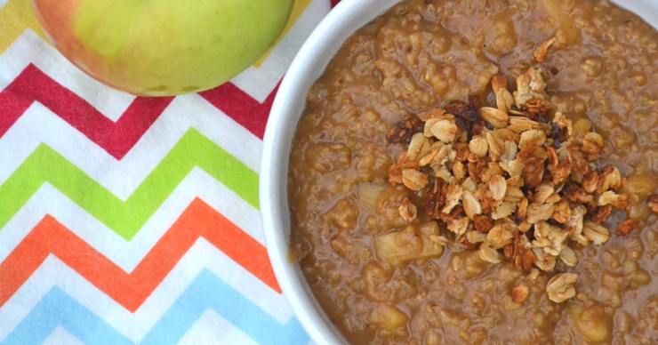 There is nothing quite like a hot bowl of oatmeal on a crisp fall day. Make it even better by turning it into apple crisp steel cut oatmeal with fresh apples and coconut sugar.