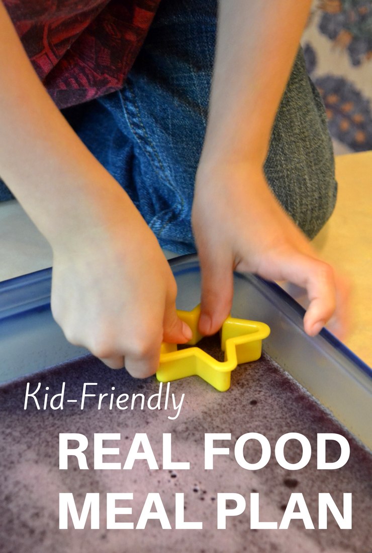 This week's kid-friendly real food meal plan and agenda include easy meals, time with friends and my first trip to Aldi!