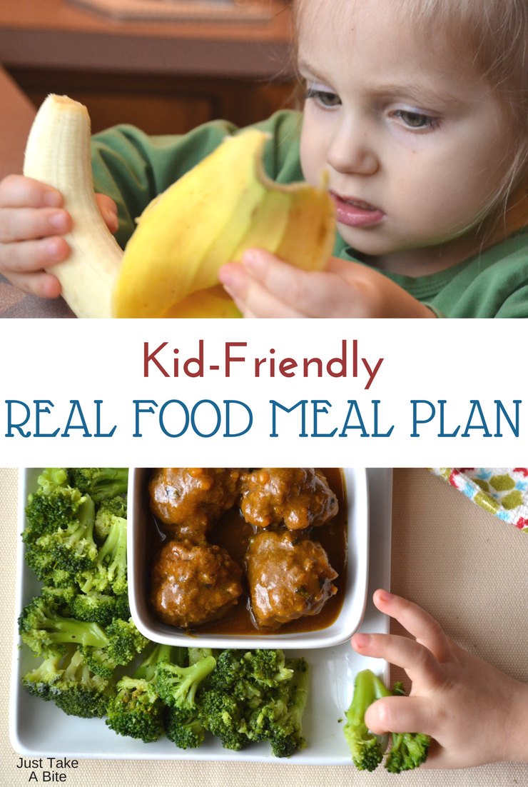 This week's kid-friendly real food meal plan includes tacos (my toddler's request), salmon cakes and some big meals while we have guests!