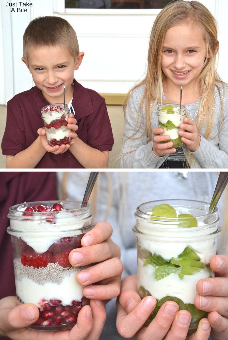 Looking for that perfect Christmas breakfast or dessert? This adorable and easy candy cane mason jar fruit salad is great for both kids and adults!